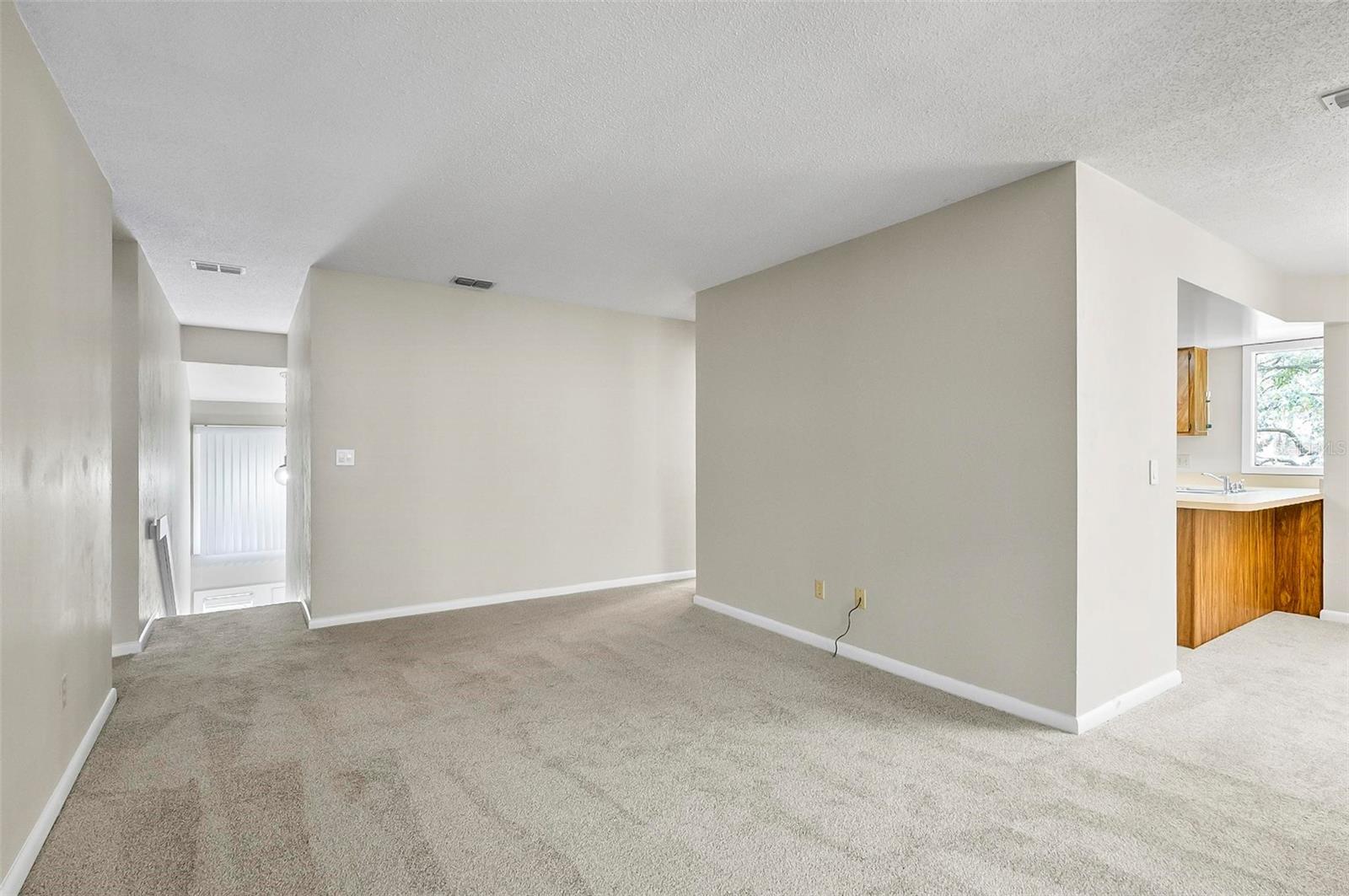 Image 4 of 68 For 14 Oakmont Court 14
