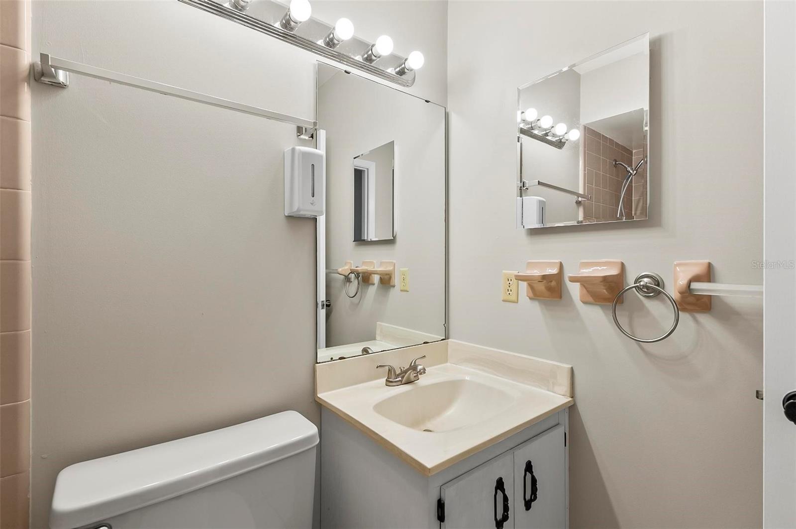 Image 40 of 68 For 14 Oakmont Court 14