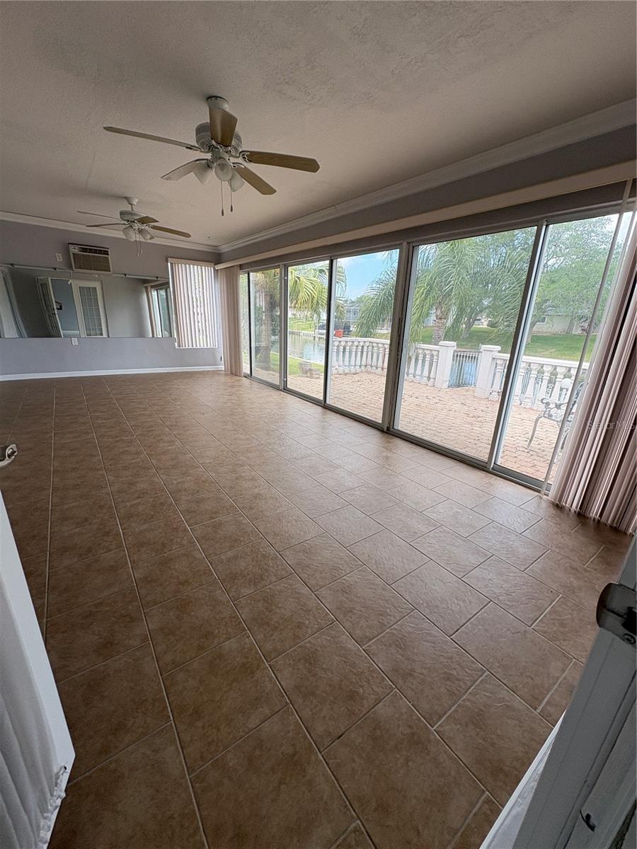 Image 18 of 22 For 13 Cloverdale Court S