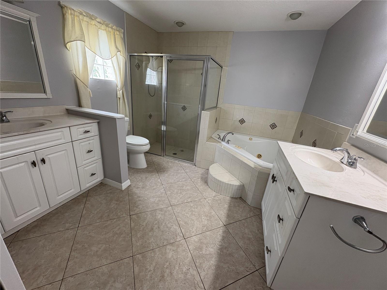 Image 20 of 22 For 13 Cloverdale Court S