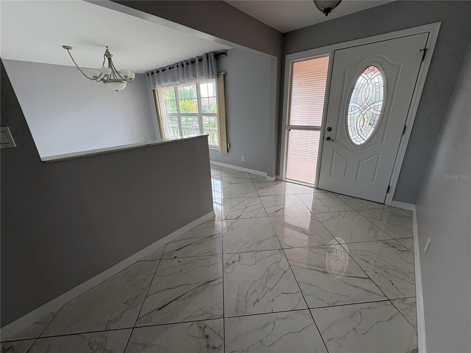 Image 3 of 22 For 13 Cloverdale Court S