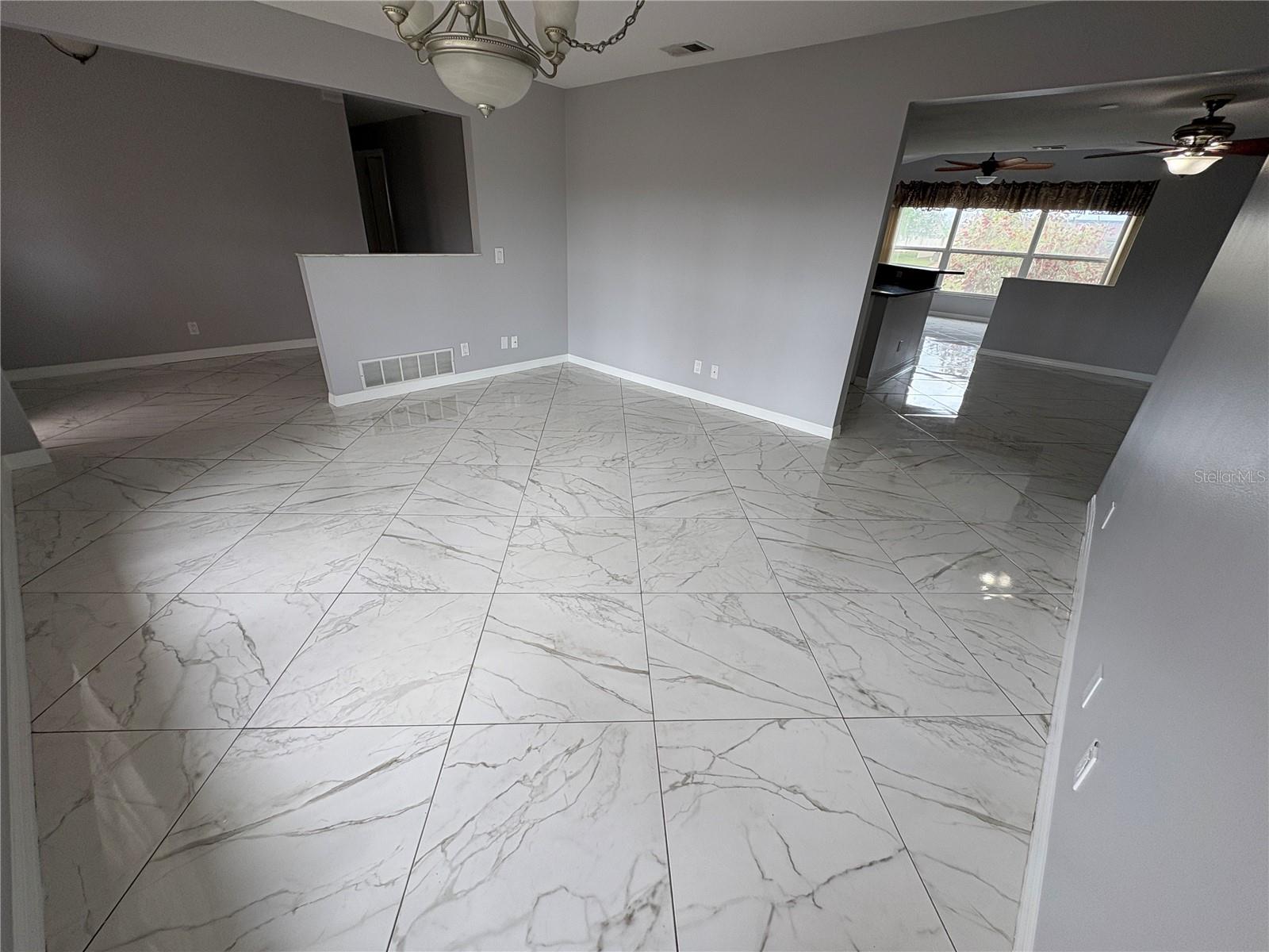 Image 4 of 22 For 13 Cloverdale Court S
