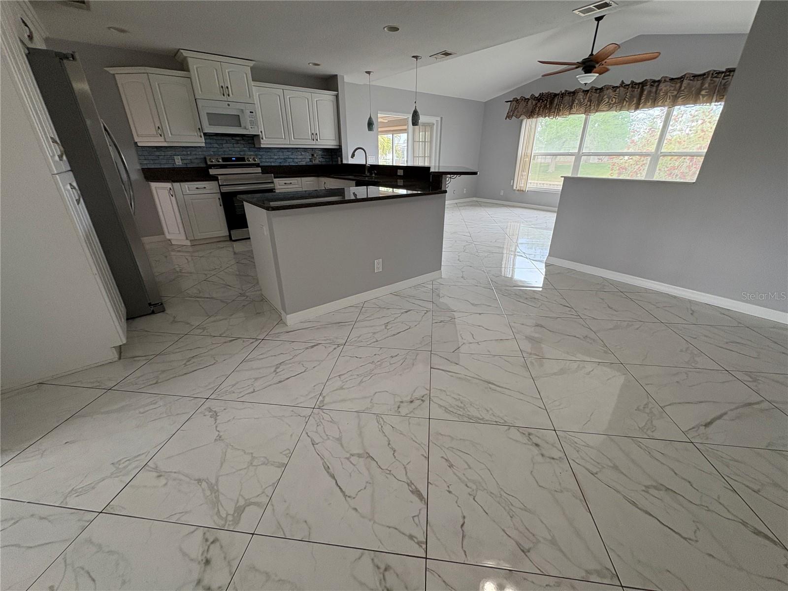 Image 5 of 22 For 13 Cloverdale Court S