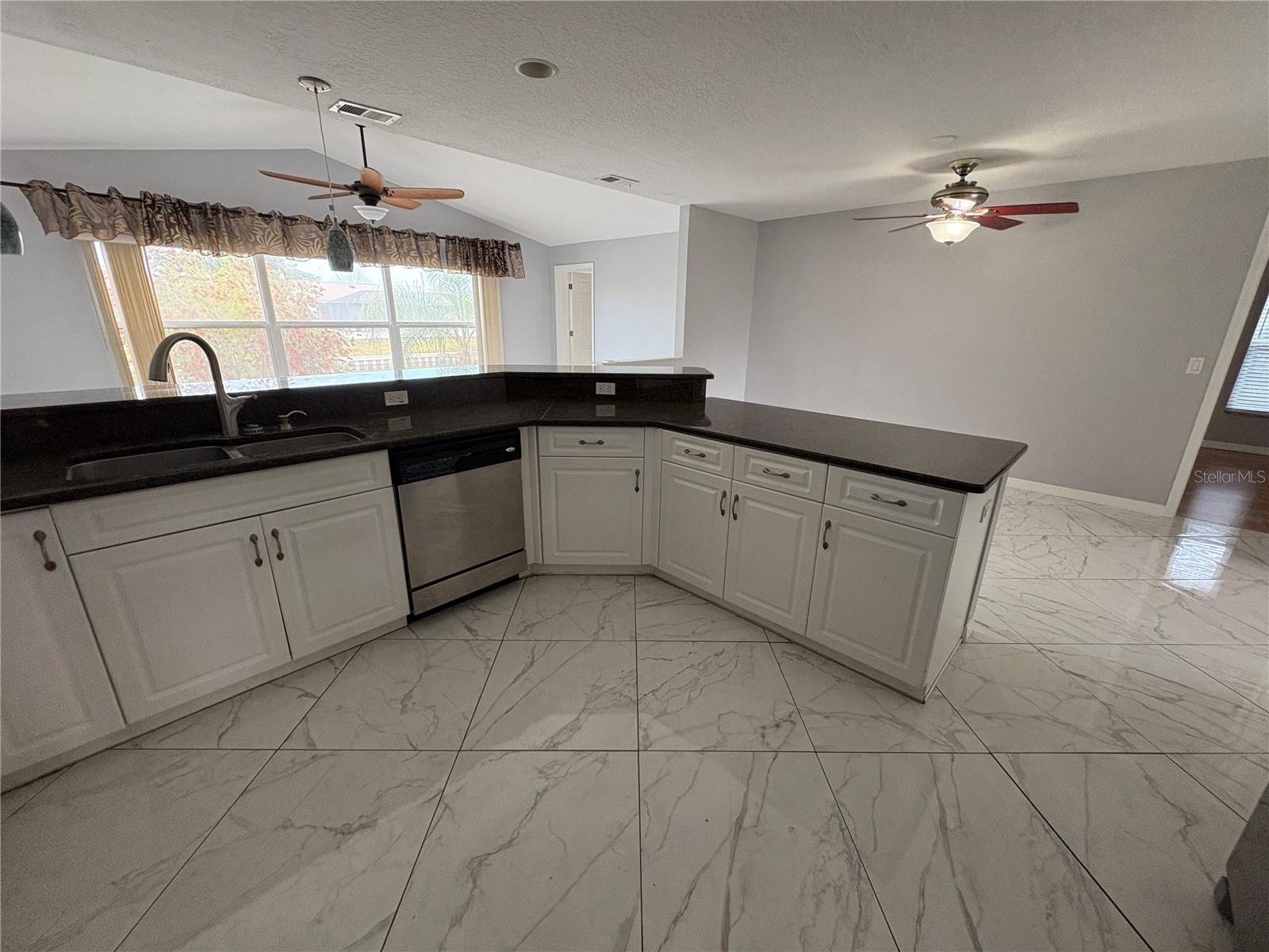 Image 6 of 22 For 13 Cloverdale Court S