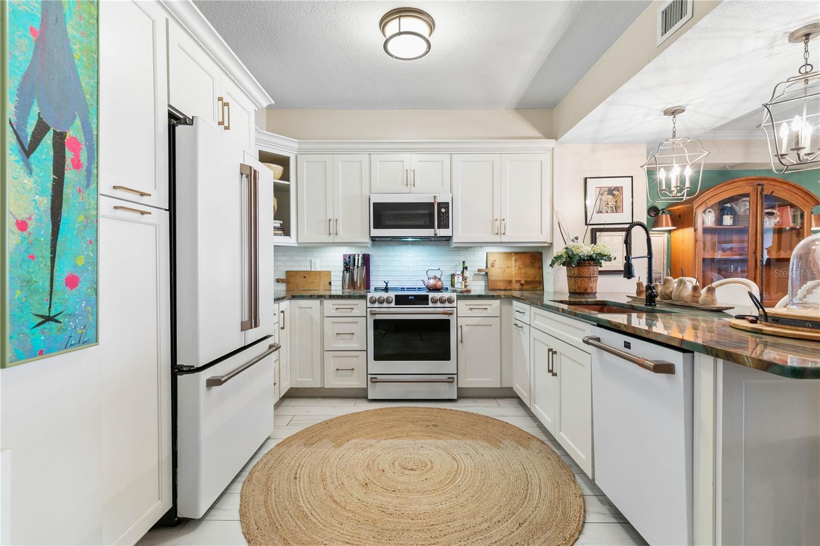 Image 16 of 81 For 200 Ocean Crest Drive 306