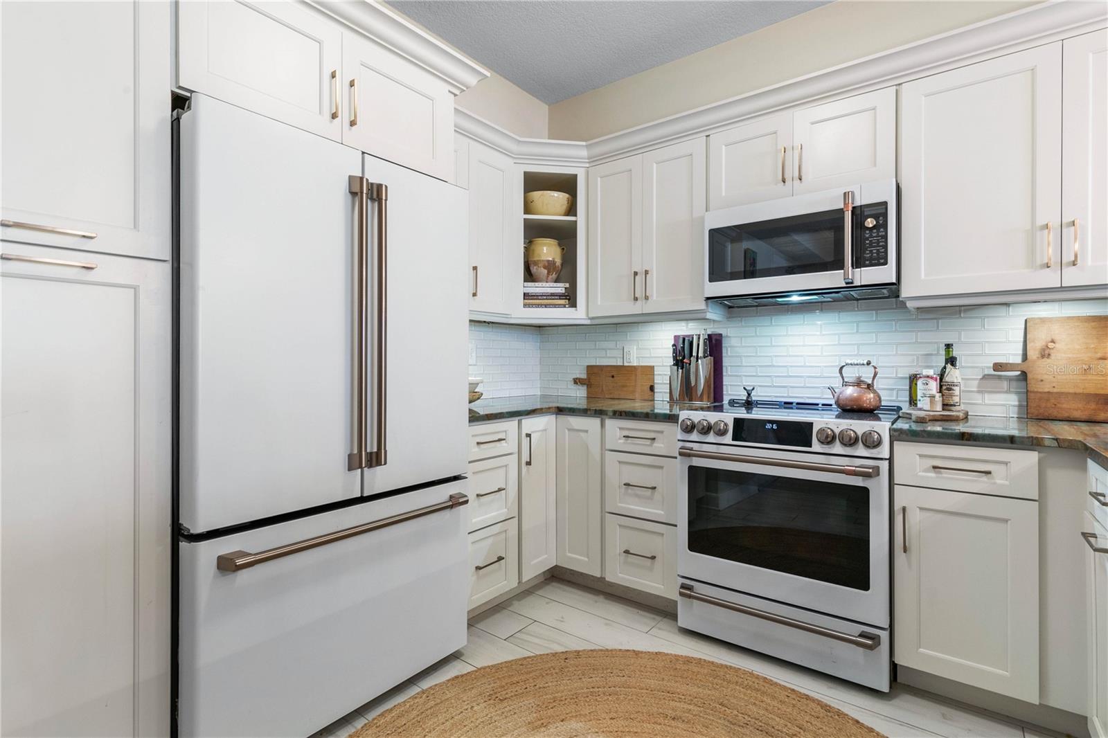 Image 17 of 81 For 200 Ocean Crest Drive 306