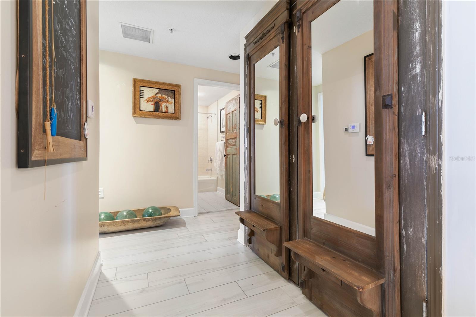 Image 31 of 81 For 200 Ocean Crest Drive 306