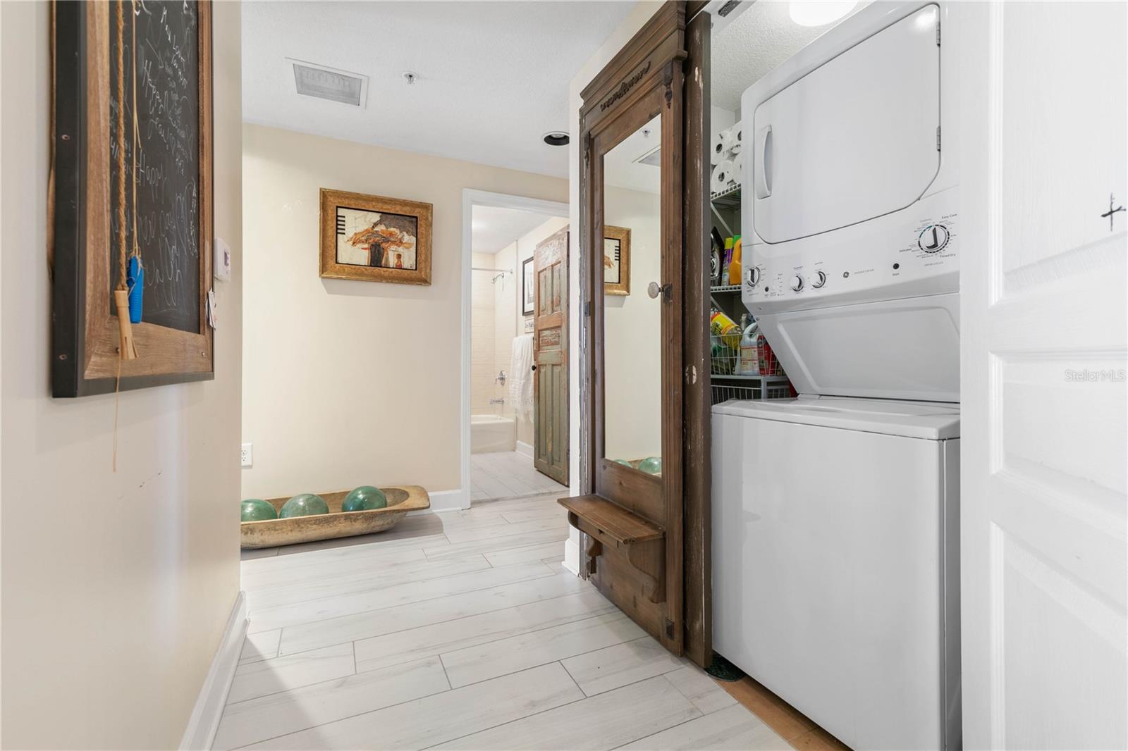 Image 32 of 81 For 200 Ocean Crest Drive 306