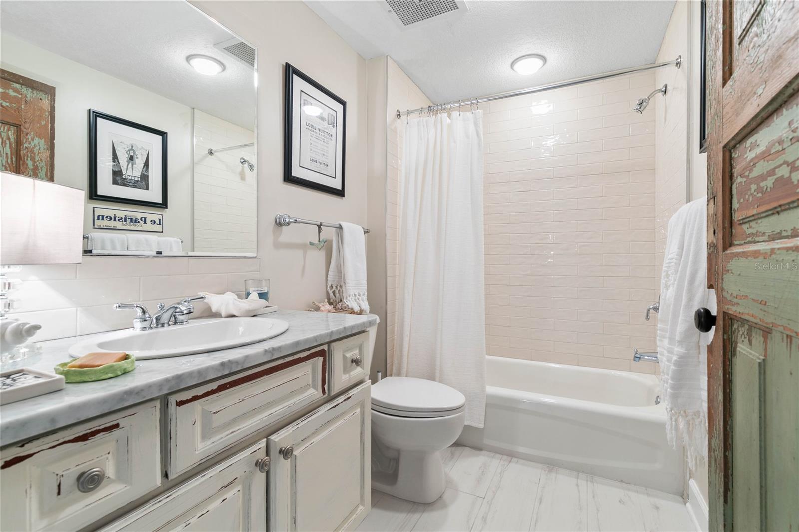 Image 36 of 81 For 200 Ocean Crest Drive 306