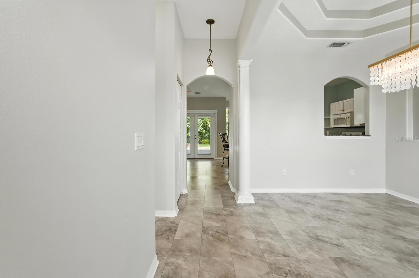 Image 4 of 58 For 7 River Oaks Way