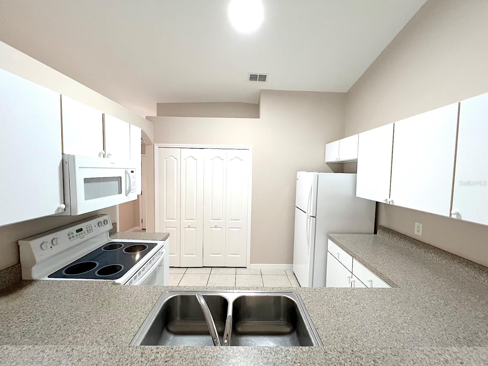 Image 16 of 24 For 47 Wellwood Lane B