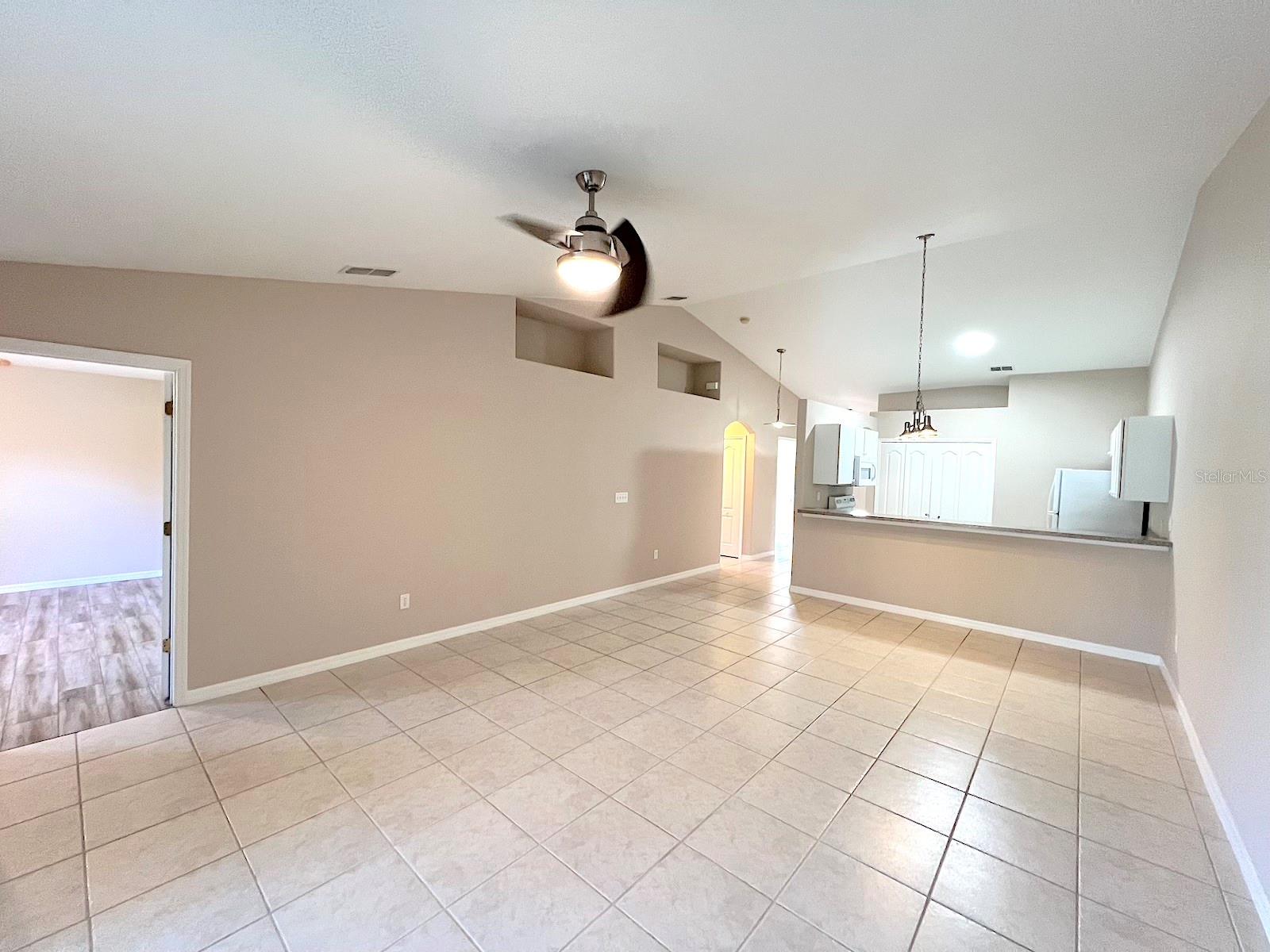 Image 20 of 24 For 47 Wellwood Lane B