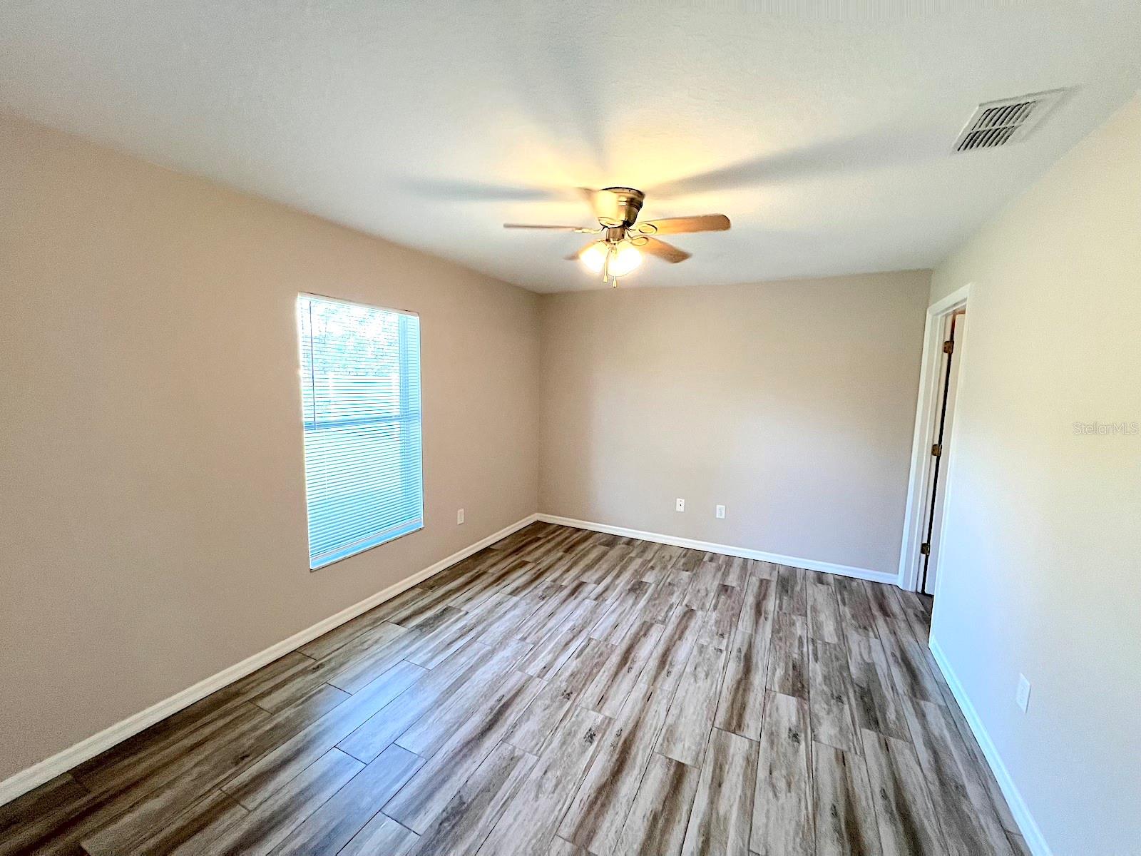 Image 21 of 24 For 47 Wellwood Lane B