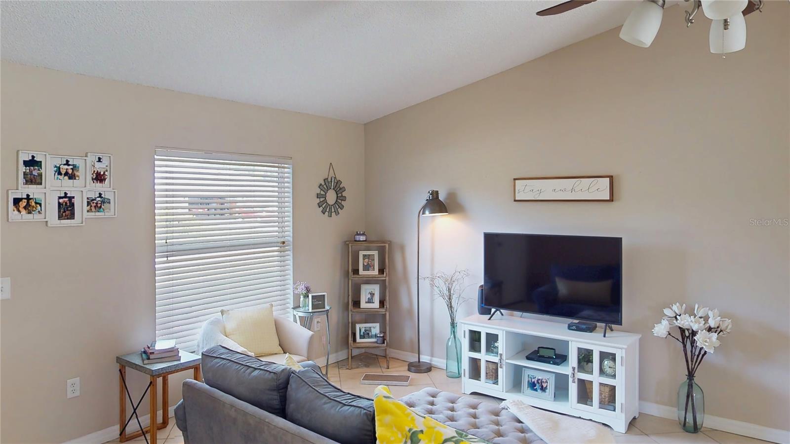 Image 7 of 34 For 8 Rolling Fern Place
