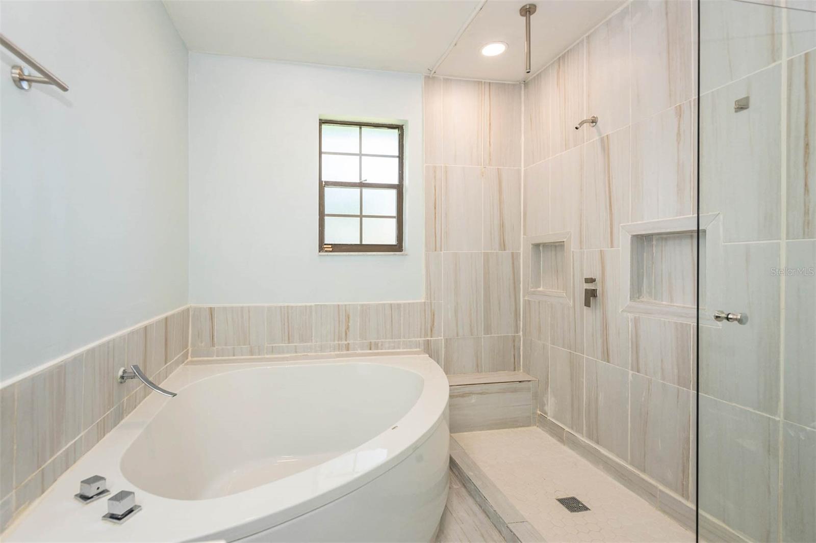 Image 19 of 47 For 132 Southwind Circle