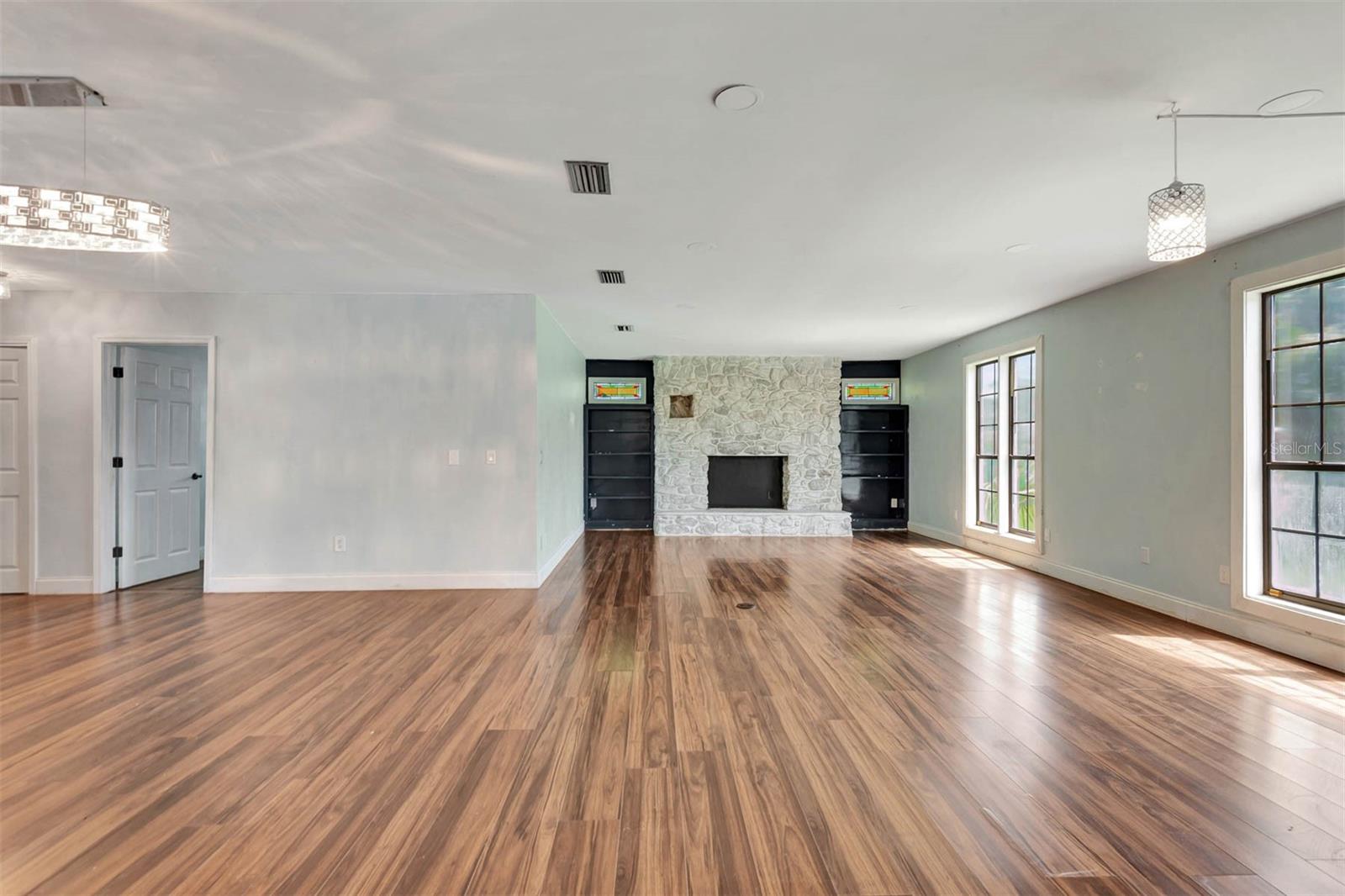 Image 5 of 47 For 132 Southwind Circle