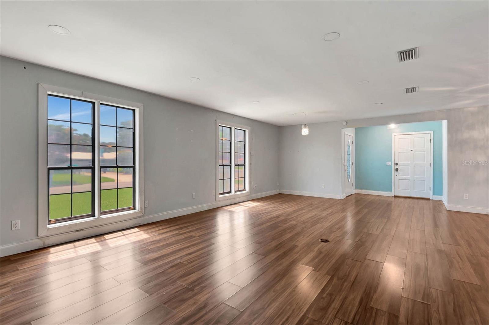 Image 6 of 47 For 132 Southwind Circle