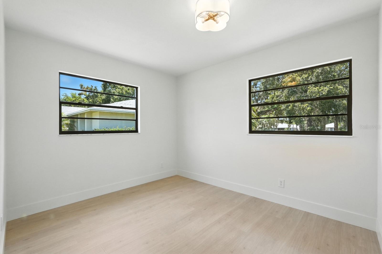 Image 13 of 18 For 43 Courtney Place
