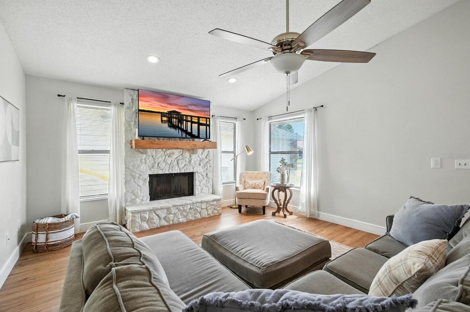 Image 3 of 45 For 920 Lakewood Terrace