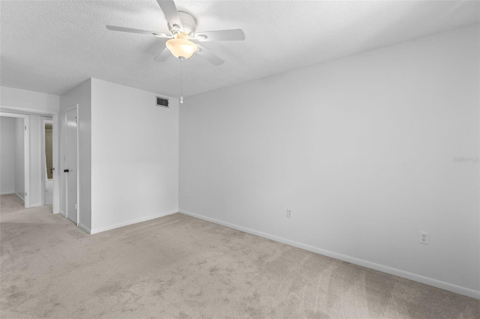 Image 15 of 43 For 640 Nova Road 213