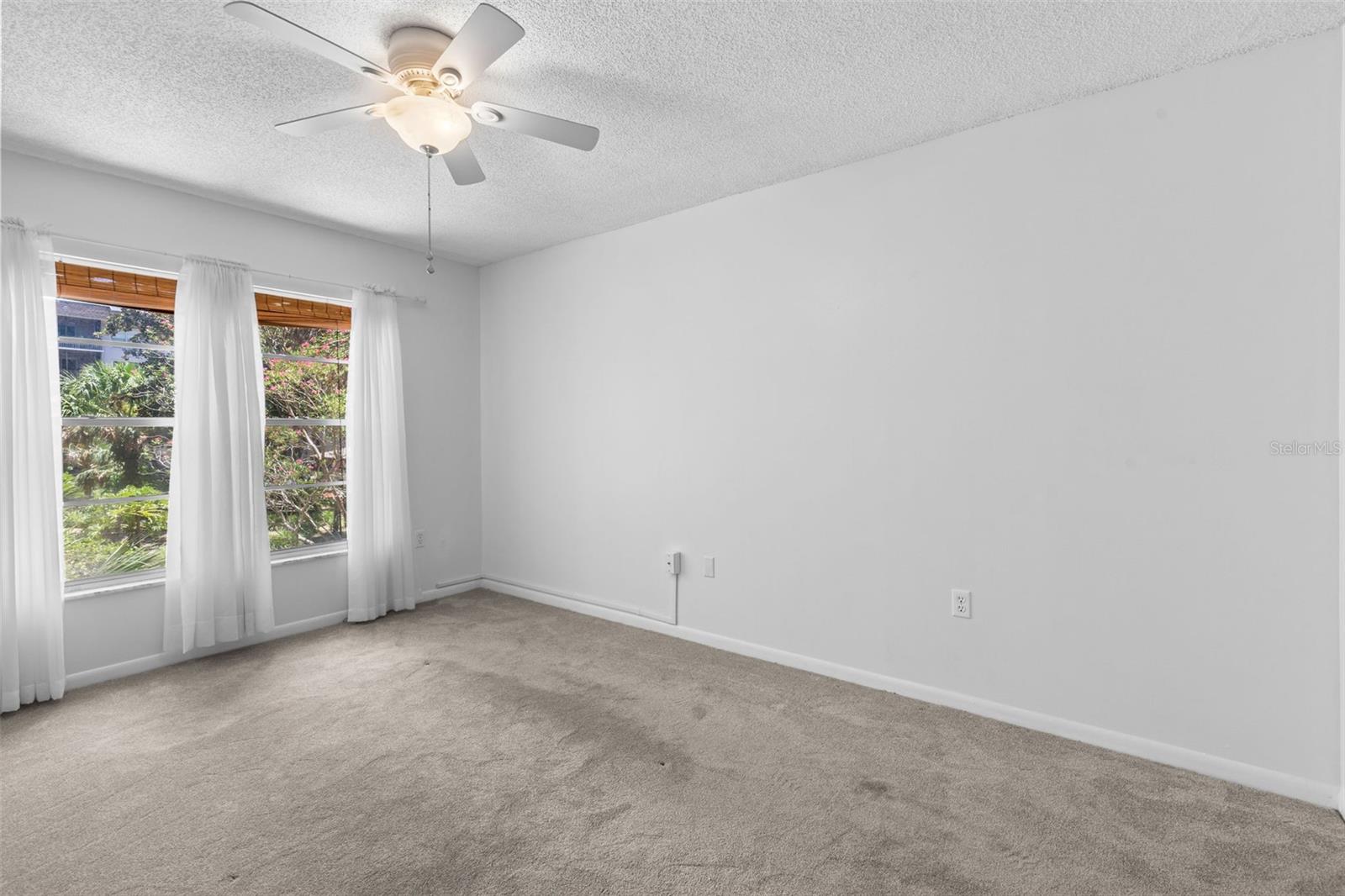 Image 19 of 43 For 640 Nova Road 213