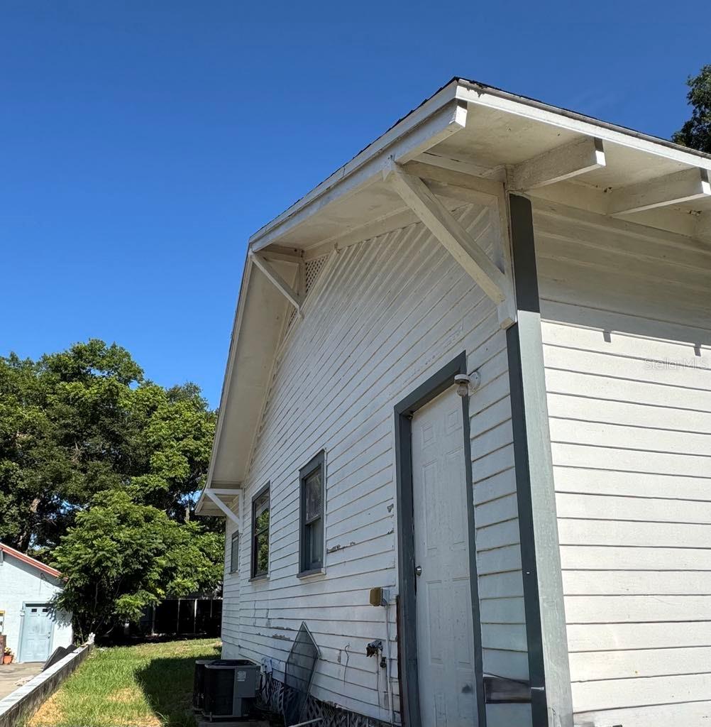 Image 3 of 42 For 122 Garfield Avenue