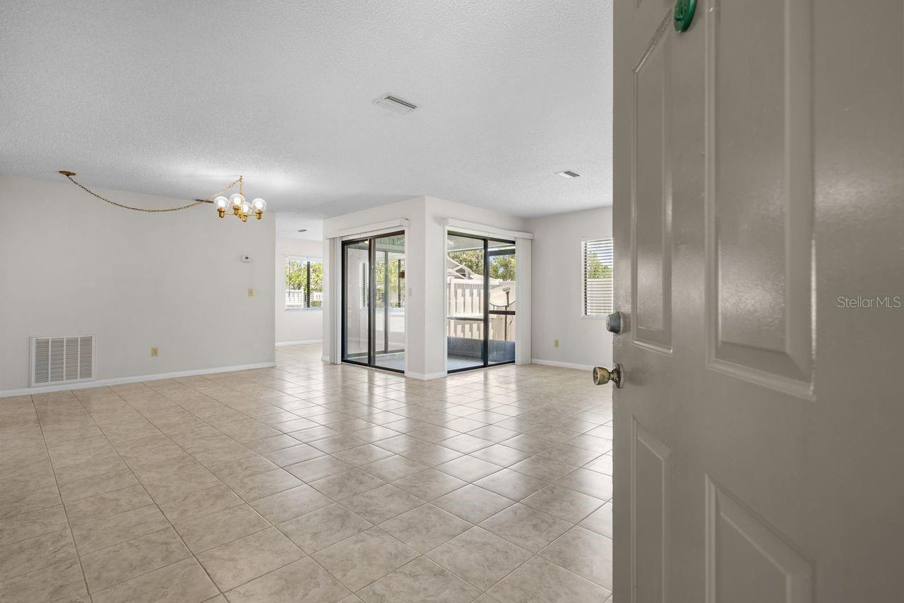 Image 12 of 74 For 39 Lake Forest Place