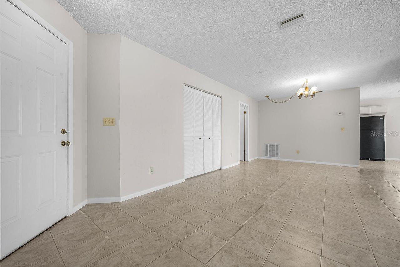 Image 15 of 74 For 39 Lake Forest Place