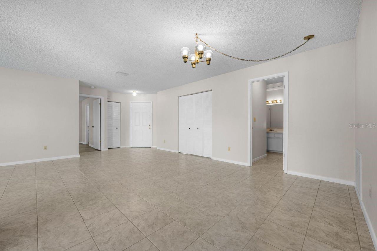 Image 16 of 74 For 39 Lake Forest Place