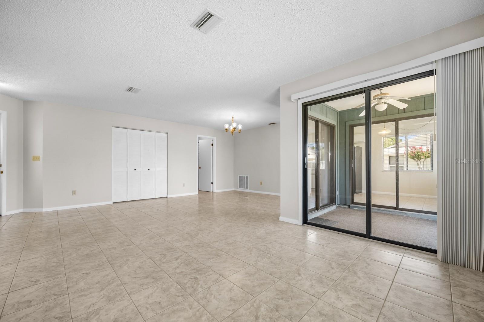 Image 17 of 74 For 39 Lake Forest Place