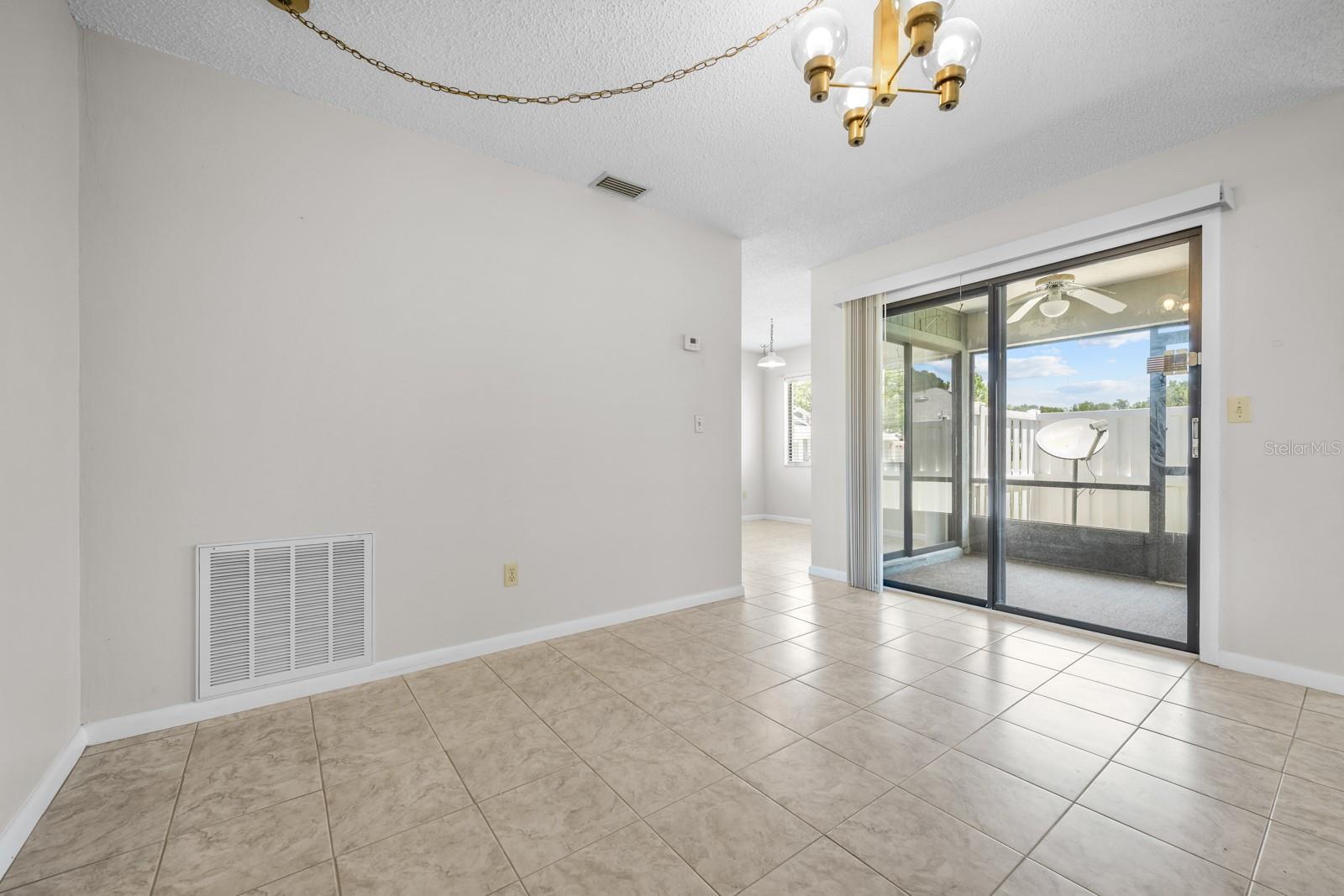 Image 19 of 74 For 39 Lake Forest Place