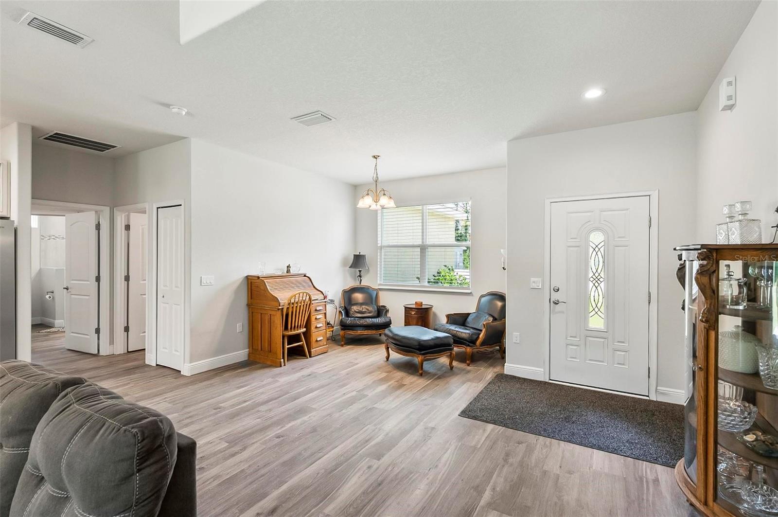 Image 4 of 65 For 9 Elder Place