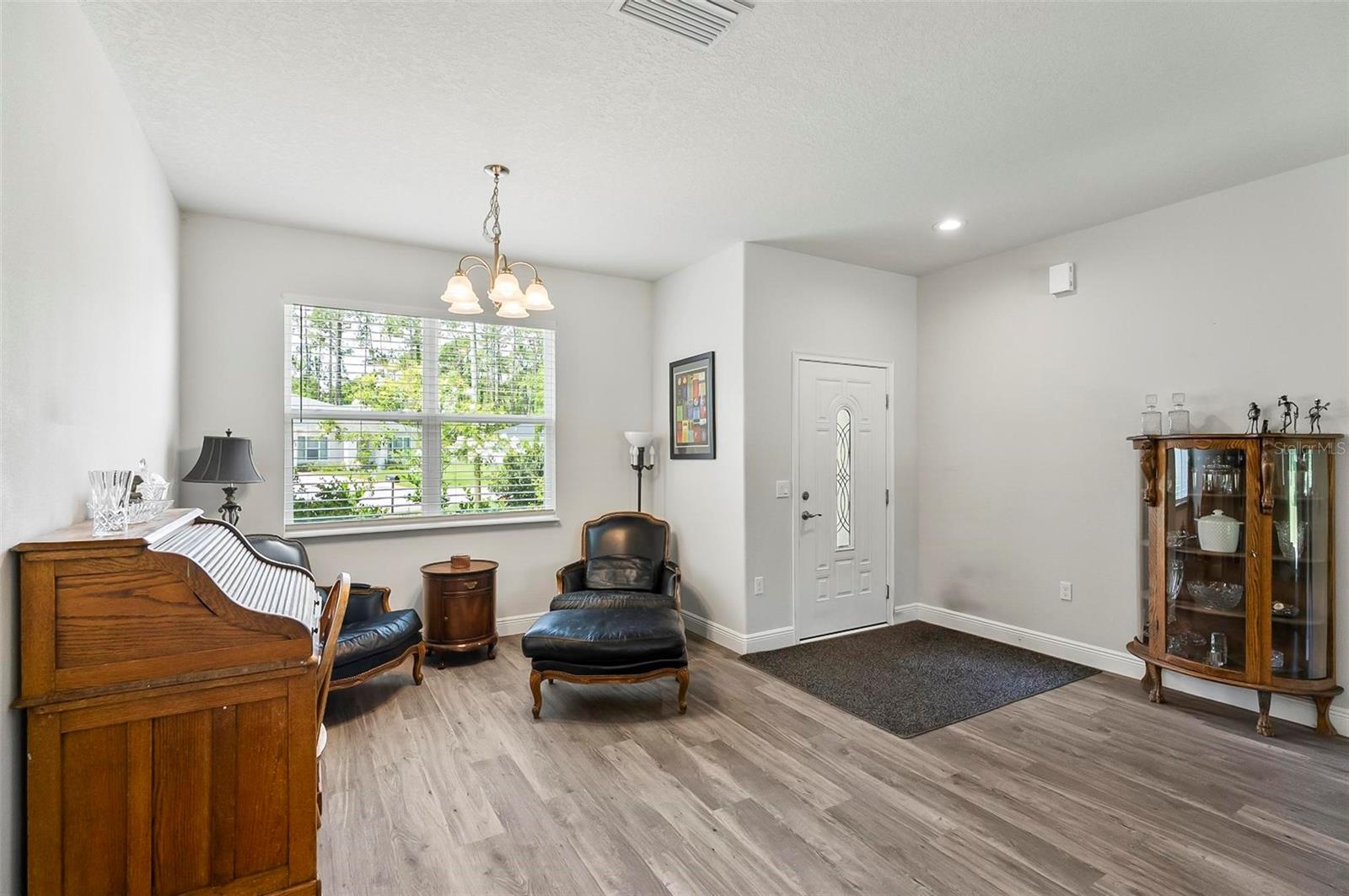 Image 5 of 65 For 9 Elder Place