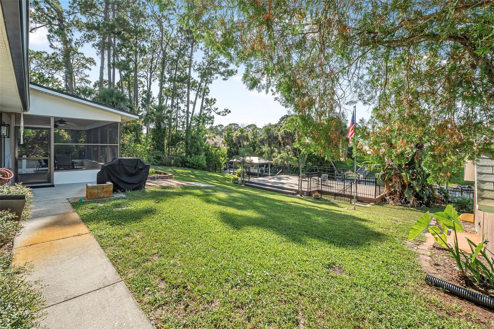 Image 32 of 42 For 117 Azalea Road