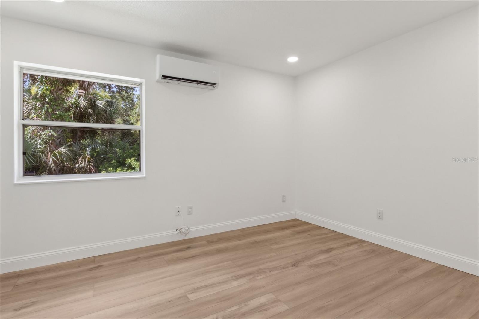 Image 47 of 75 For 1465 Lambert Avenue