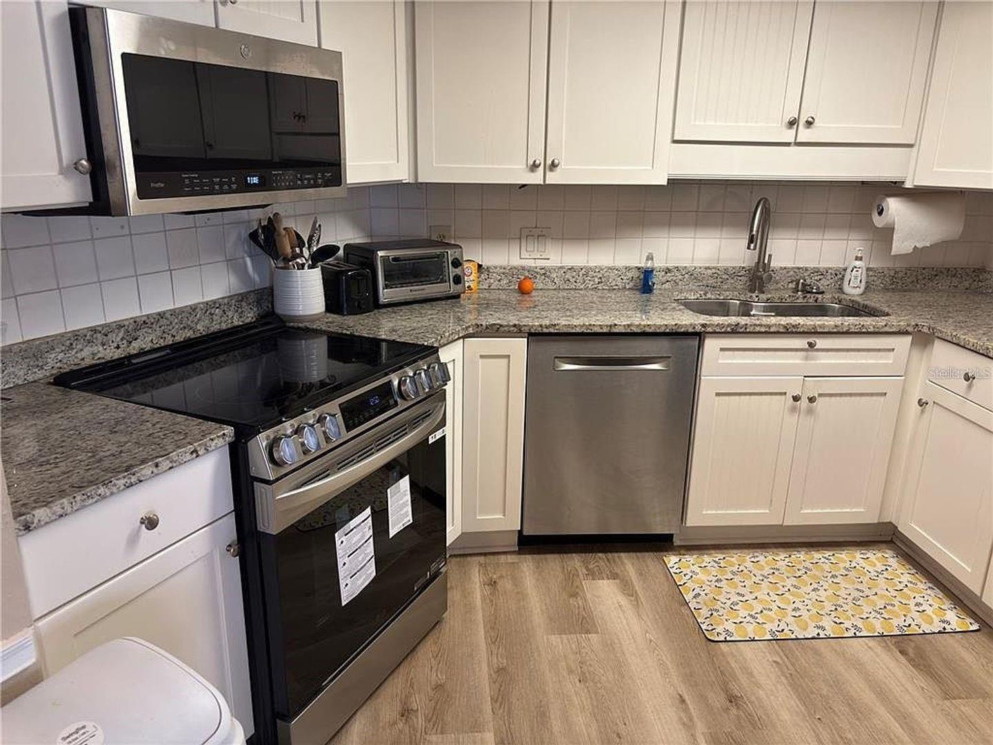 Image 9 of 14 For 3580 Ocean Shore Boulevard 404