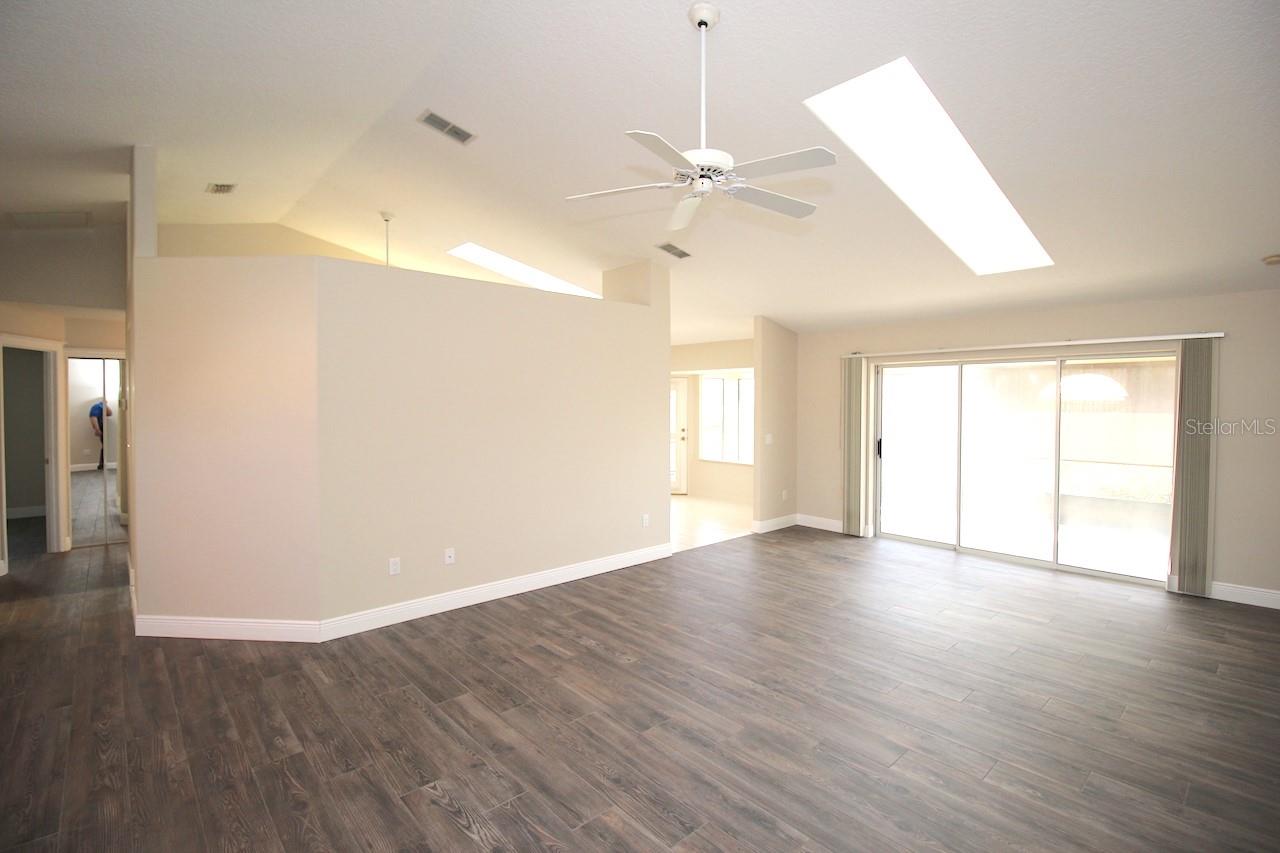 Image 10 of 42 For 20 Clarendon Court N