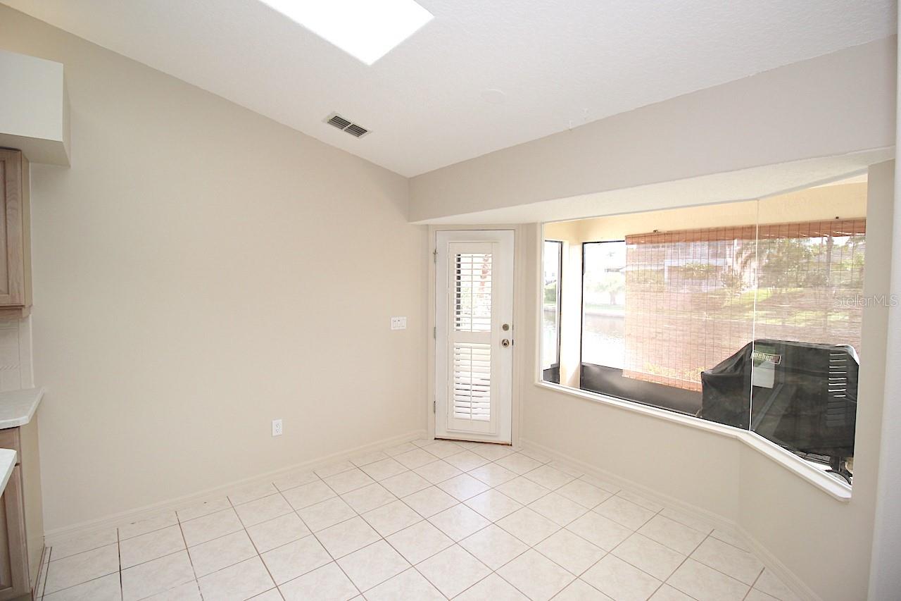 Image 13 of 42 For 20 Clarendon Court N