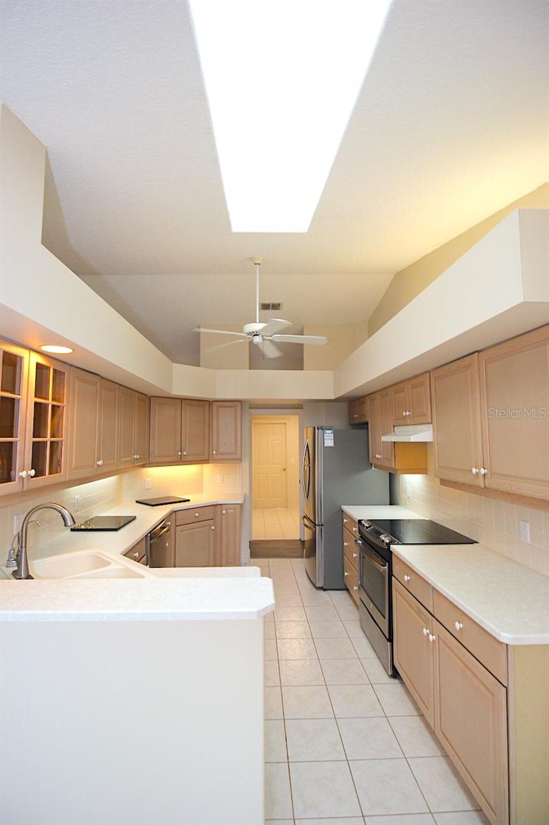 Image 15 of 42 For 20 Clarendon Court N