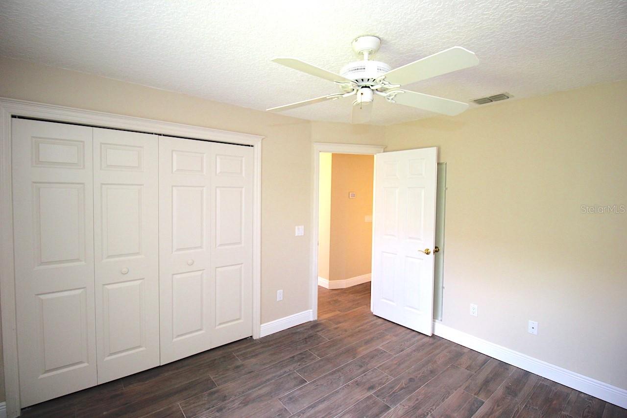 Image 20 of 42 For 20 Clarendon Court N