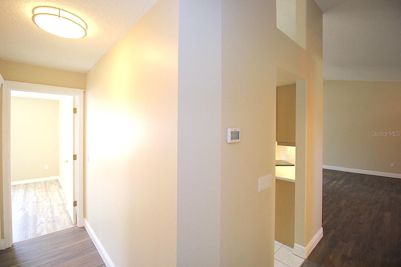 Image 21 of 42 For 20 Clarendon Court N