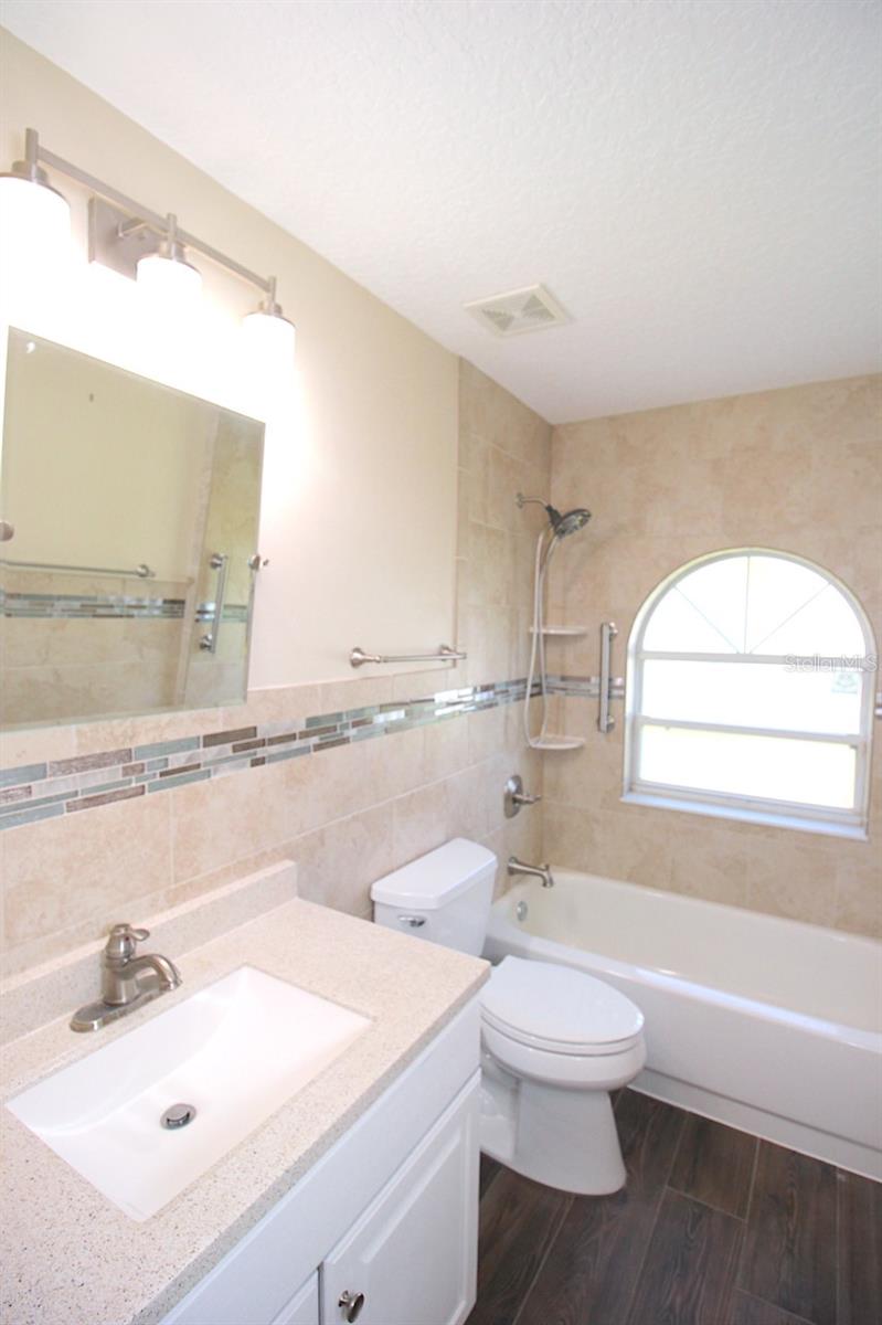 Image 22 of 42 For 20 Clarendon Court N