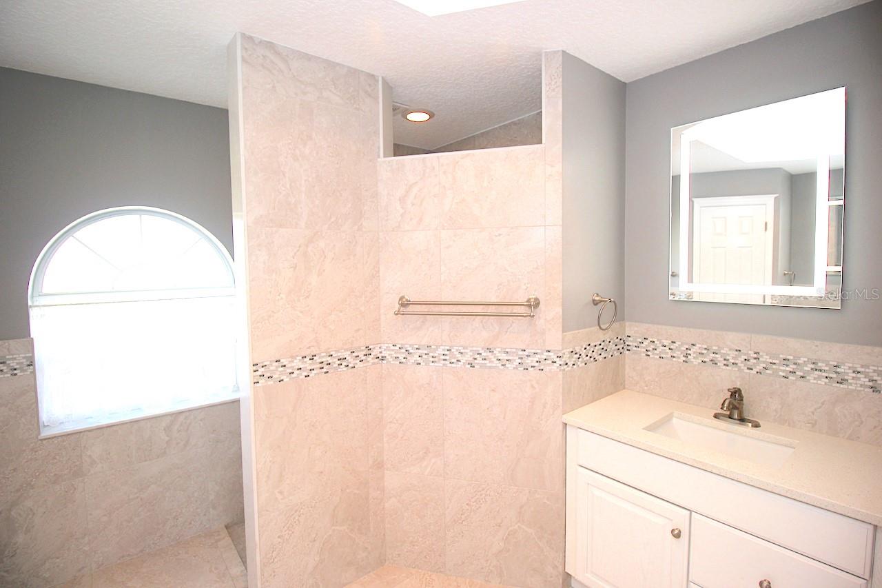 Image 30 of 42 For 20 Clarendon Court N