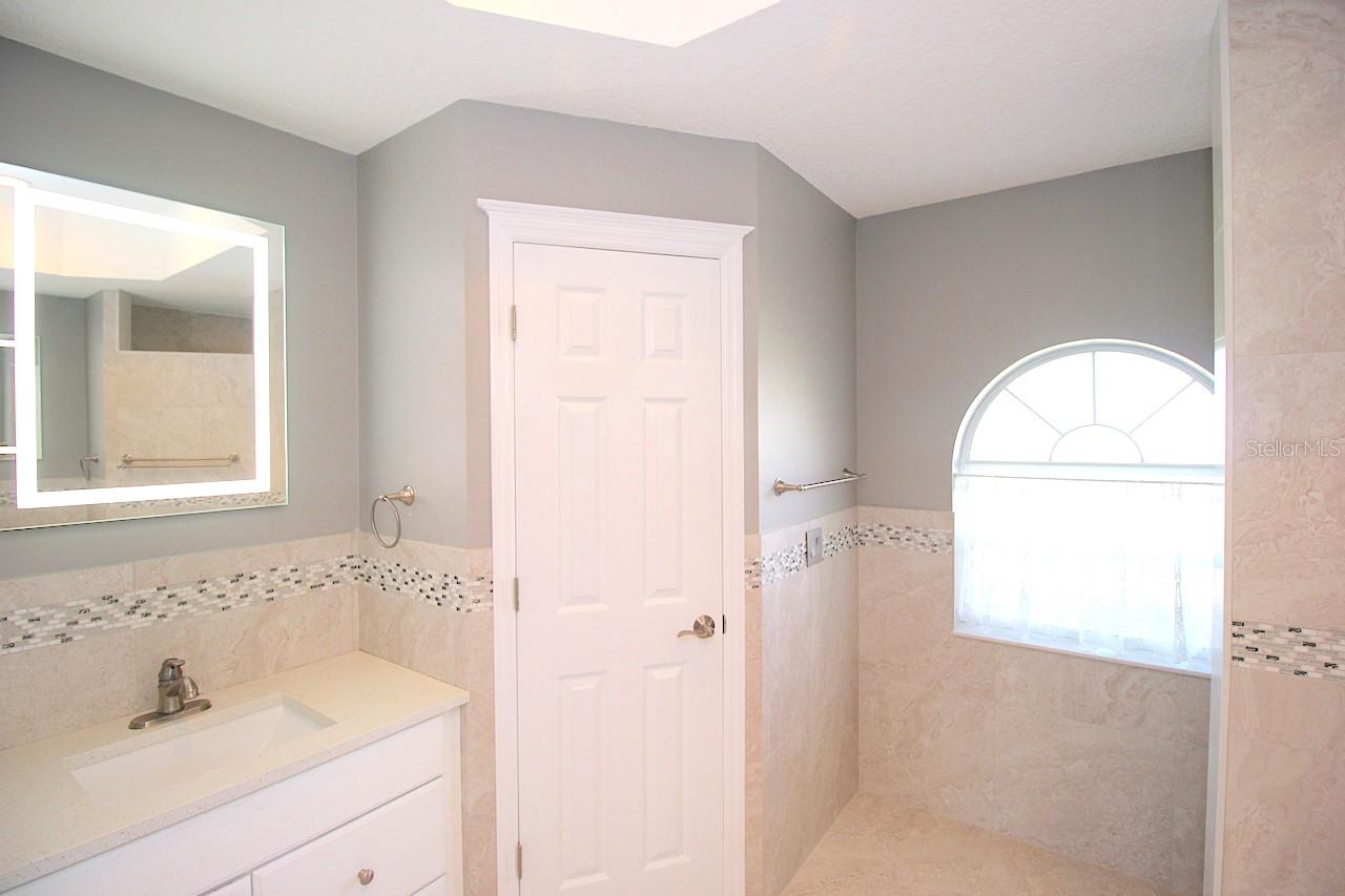 Image 31 of 42 For 20 Clarendon Court N