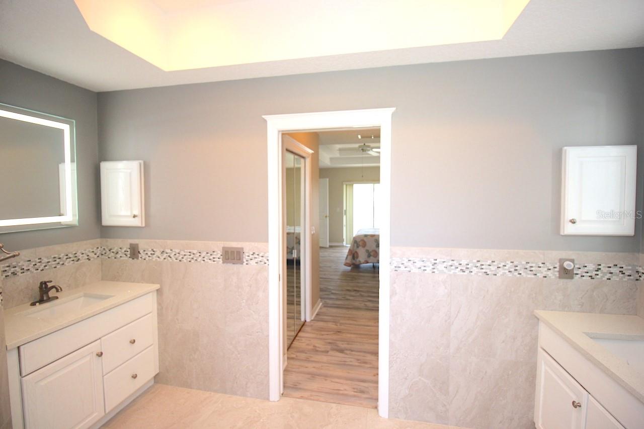 Image 33 of 42 For 20 Clarendon Court N