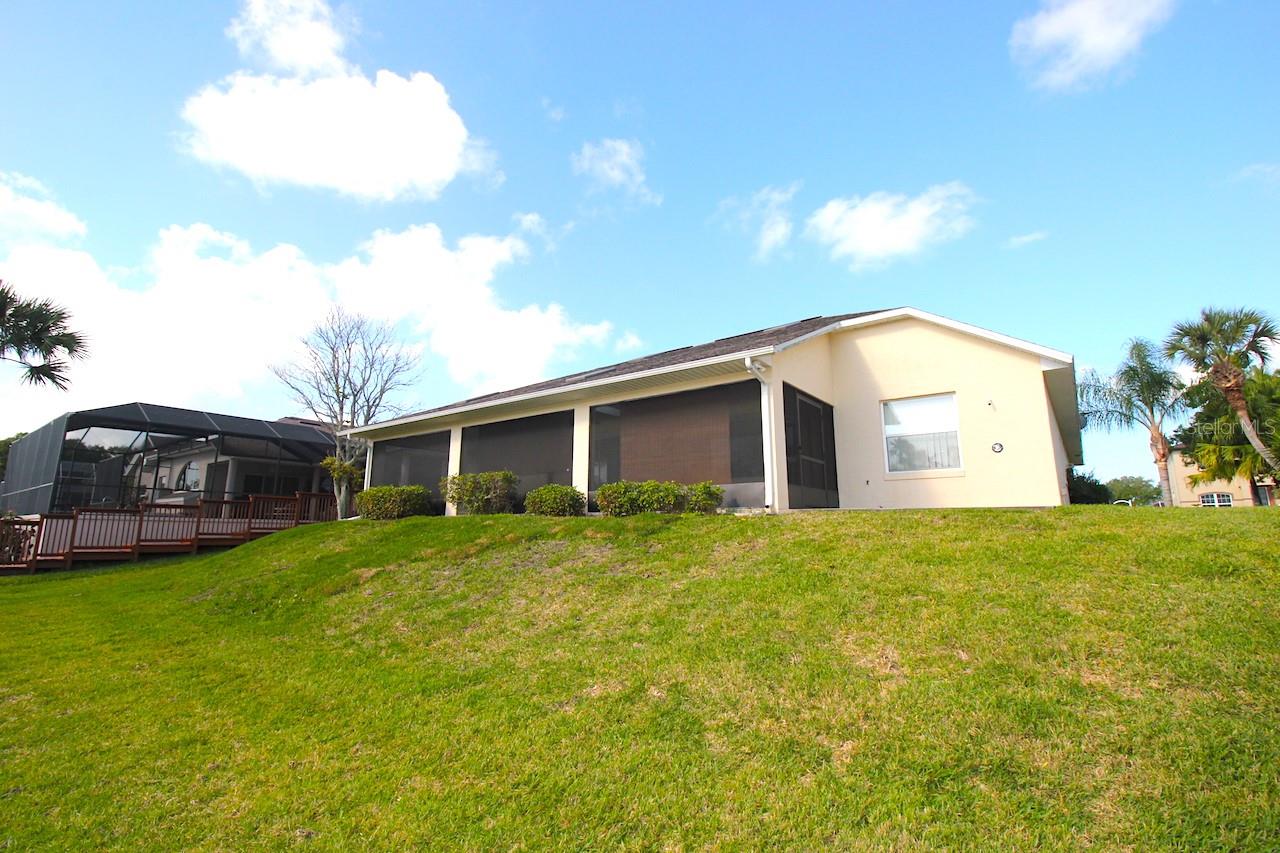 Image 7 of 42 For 20 Clarendon Court N