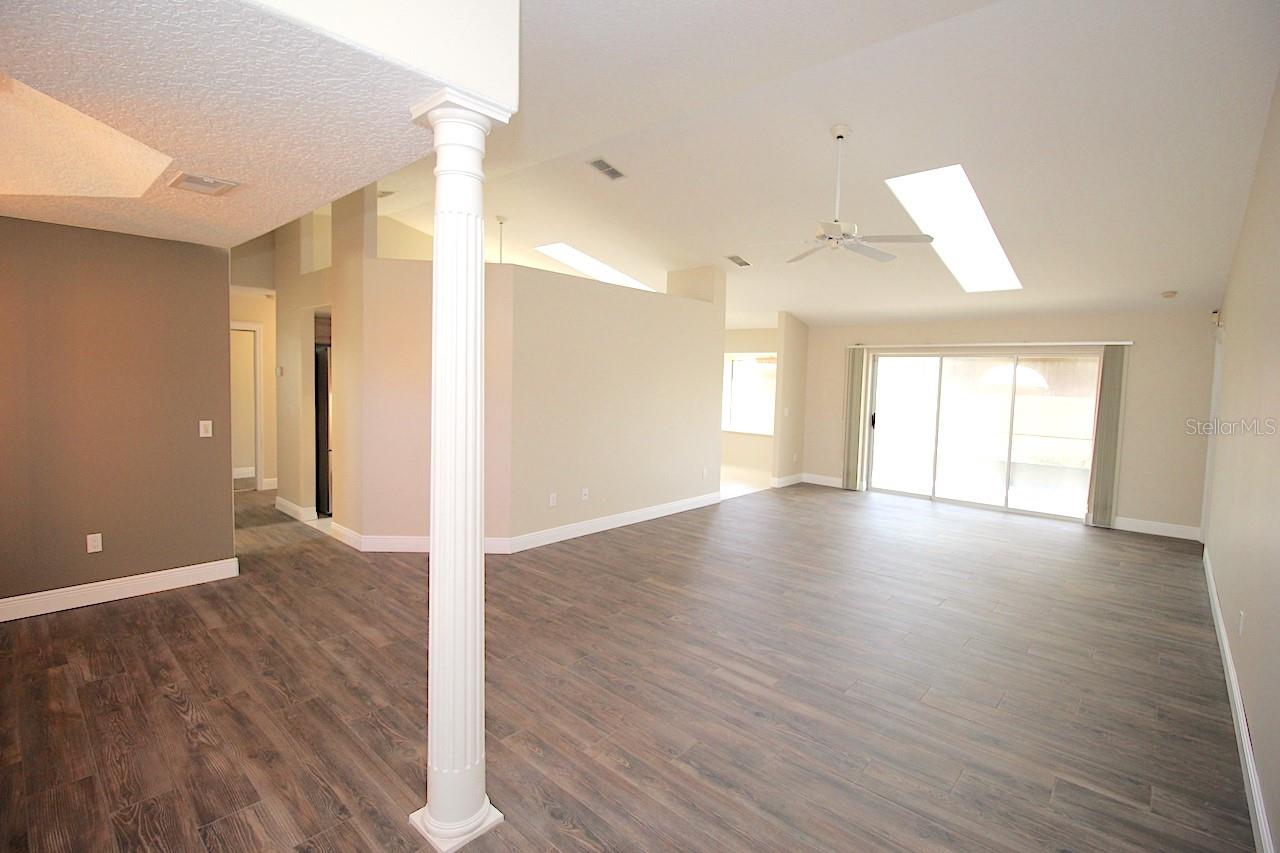 Image 9 of 42 For 20 Clarendon Court N