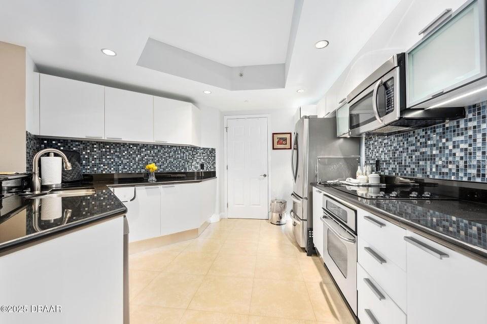 Image 15 of 51 For 231 Riverside Drive 103-1