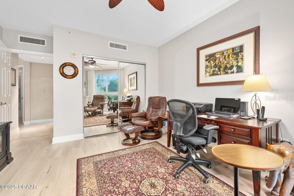 Image 18 of 51 For 231 Riverside Drive 103-1