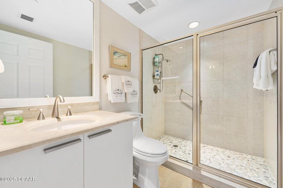 Image 19 of 51 For 231 Riverside Drive 103-1